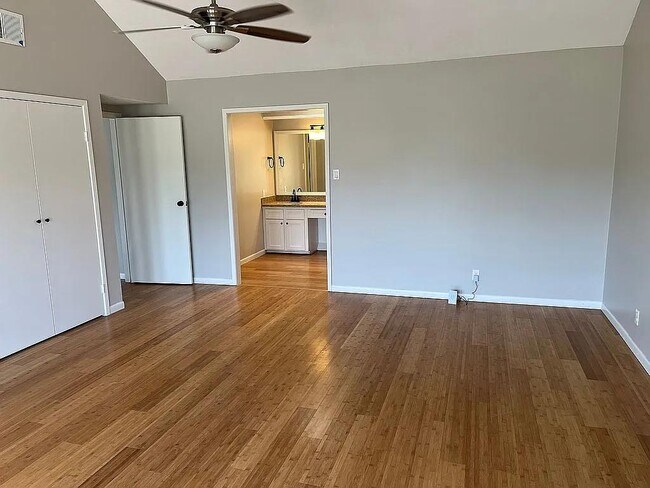Building Photo - 3203 Bayou Dr