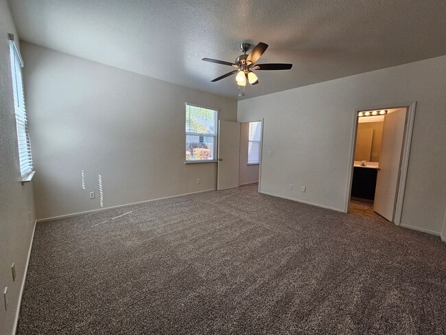Building Photo - 3 bedroom single story in Manteca!