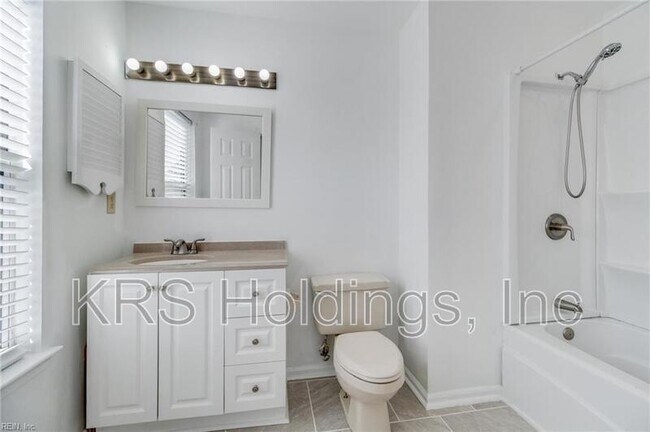 Building Photo - 819 Zircon Ct