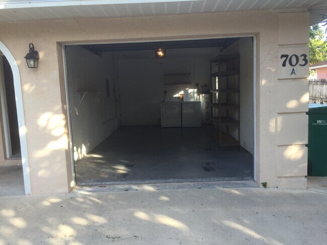 Building Photo - 703 110th Ave N