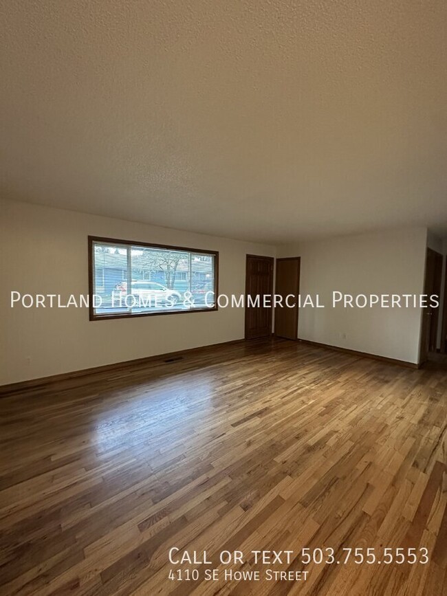 Building Photo - 2 Bedroom, Gas Heat Hardwood Floors