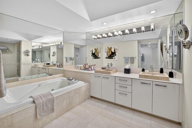 Building Photo - 2000 Island Blvd