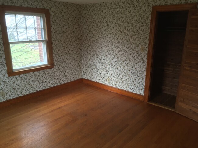 Building Photo - 750 Gilead St