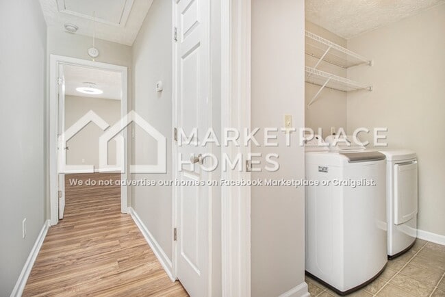 Building Photo - 4157 Park Chase Dr