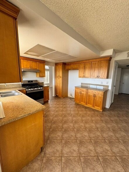 Building Photo - 5139 Independence Ct