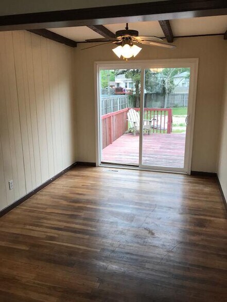 Building Photo - 11 Forrest Dr