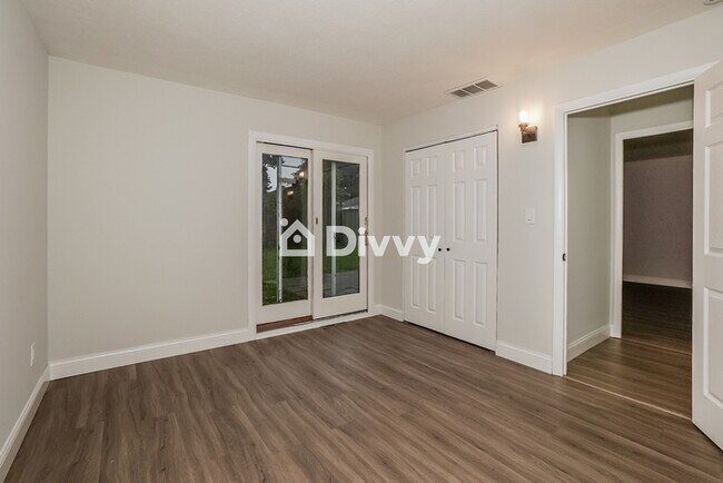 Building Photo - 17500 Fairville Ave, Cleveland, OH 44135