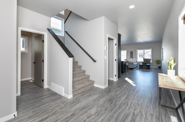 Building Photo - 4-bedroom, 3.5-bathroom West Fargo Single-Family Home w/ 3 Stall Garage