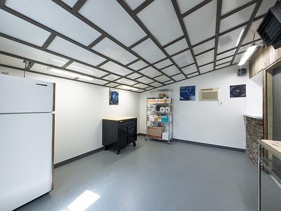 Building Photo - 525 Maple Ln