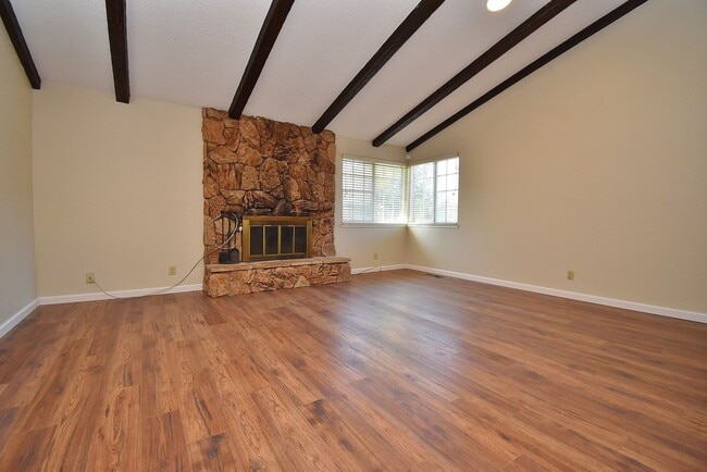 Building Photo - $4,095 / 4 BR -2754 SF - GORGEOUS, HUGE CA...