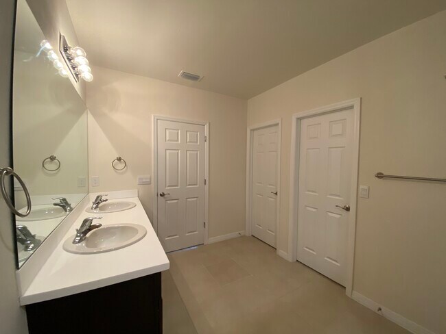 Master Bathroom - 636 SW 19th Ave