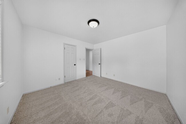 Building Photo - 5715 E 64th St