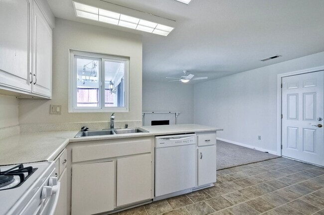 Building Photo - Stunning Single-Level Home