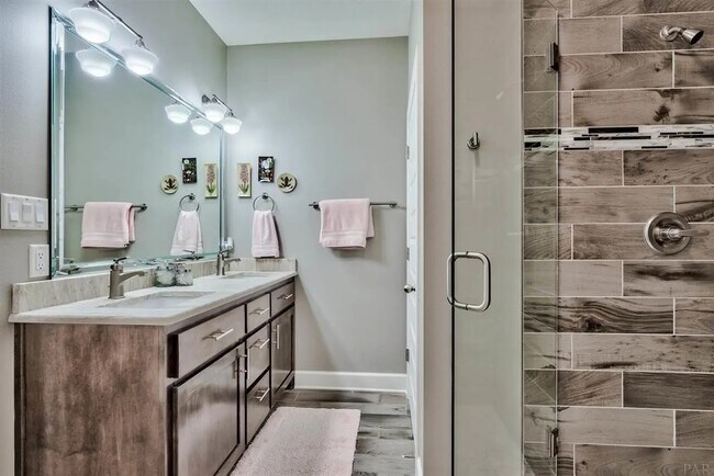 Primary Photo - 1121 E Maxwell St