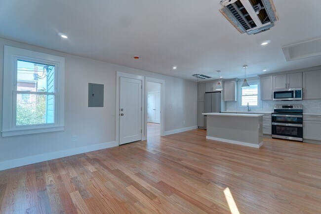 Building Photo - 88 Lyon St