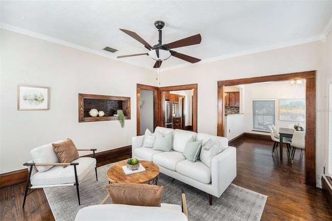 Building Photo - 2024 Oakdale Way