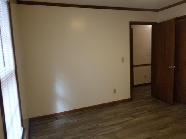 Building Photo - 117-B E John St