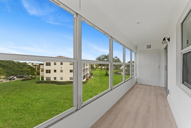 Building Photo - 71 Fanshaw B