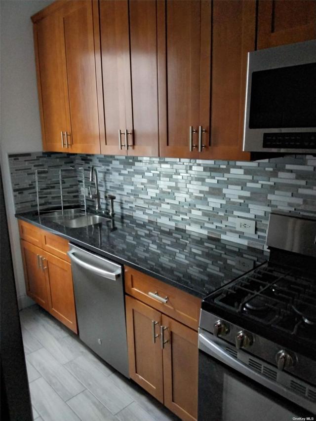 Building Photo - 3 bedroom in Crown Heights NY 11213