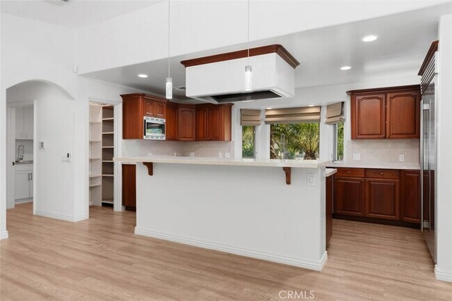 Building Photo - 600 Cliff Dr