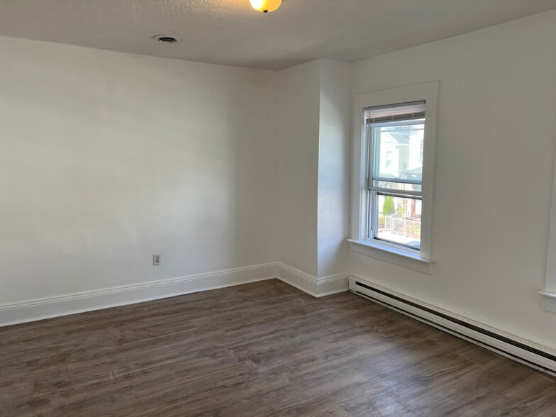 Building Photo - 42 Gorham St