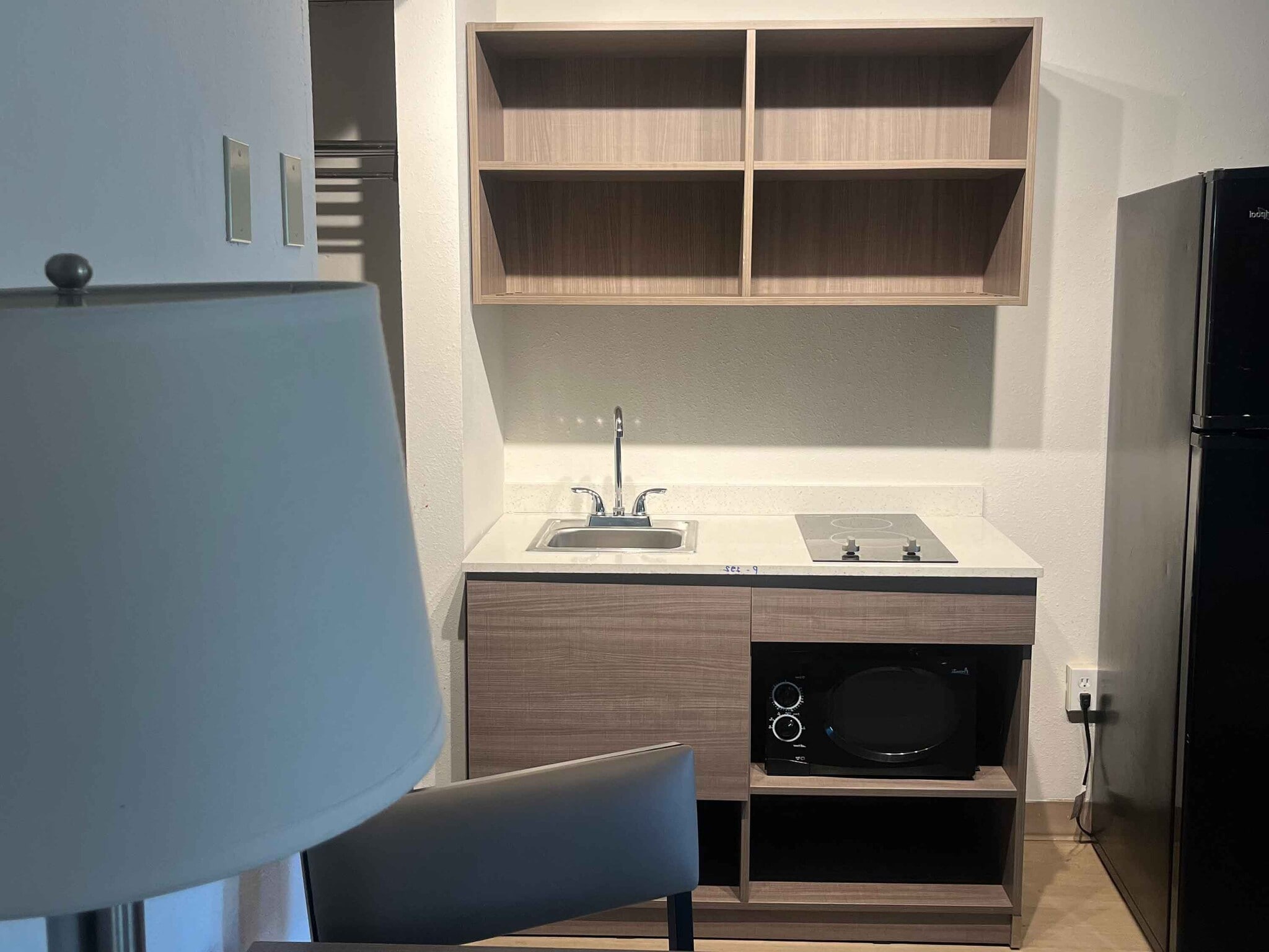 Building Photo - Furnished Studio-Sterling