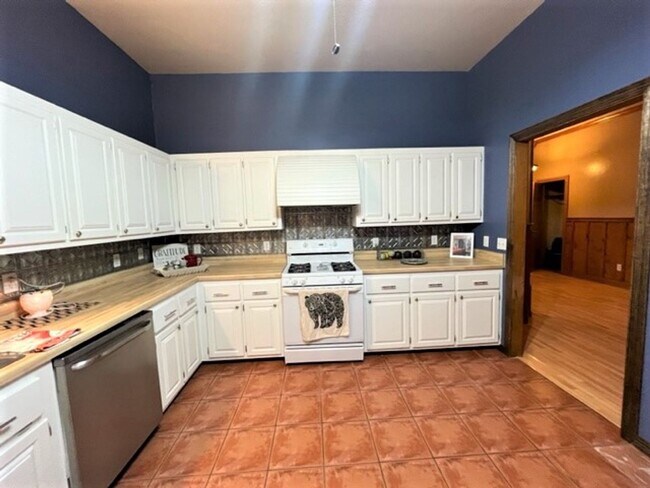 Building Photo - 8104 Eagle Cir