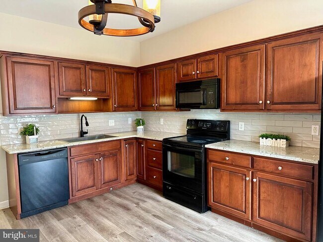 Building Photo - 207 Springmont Dr