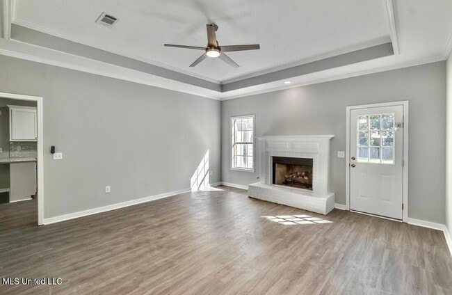 Building Photo - 301 White Oak Dr