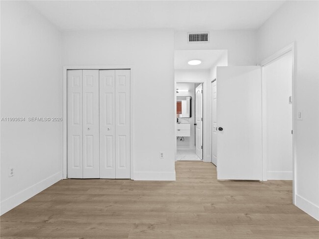 Building Photo - 6201 NW 114th Pl