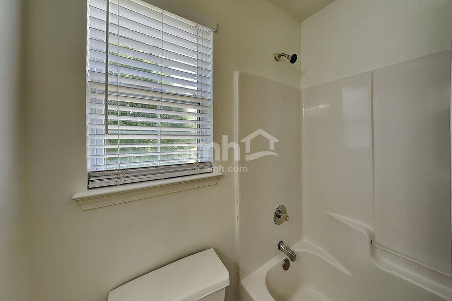 Building Photo - 1020 Ridgefield Cir