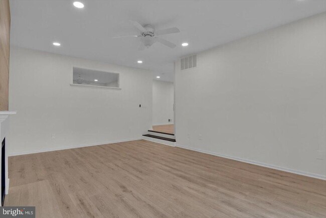 Building Photo - 915 Chanticleer
