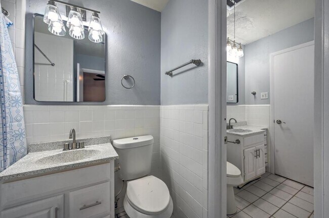 Building Photo - 2138 Lynbrook Ln