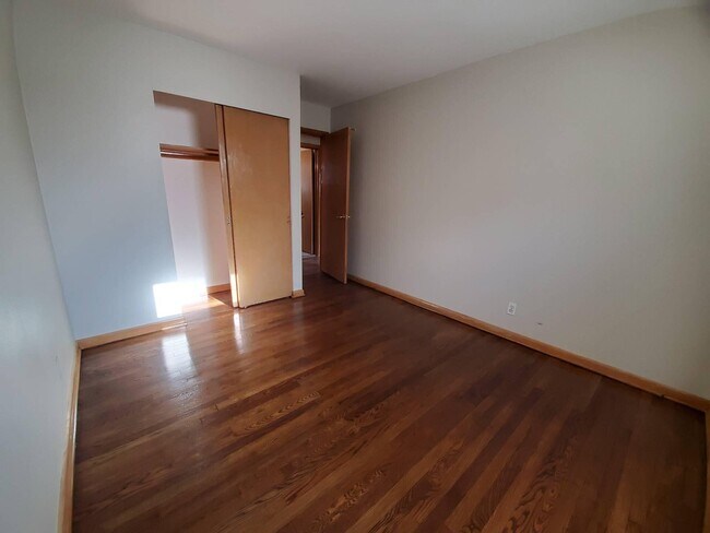 Building Photo - 3952 S 43rd St