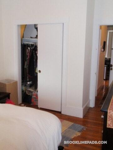 Building Photo - 19 Fairbanks St