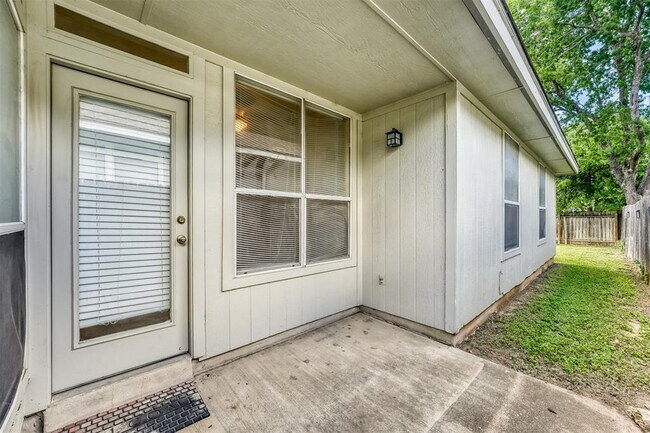 Building Photo - 502 Gregory Ct