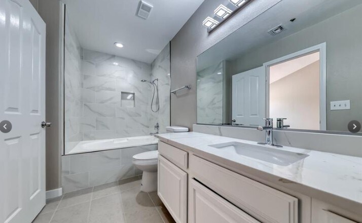 Building Photo - 2605 S Durango Dr