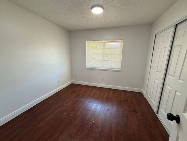 Building Photo - 2/1.5 Winter Springs Townhome with screen patio