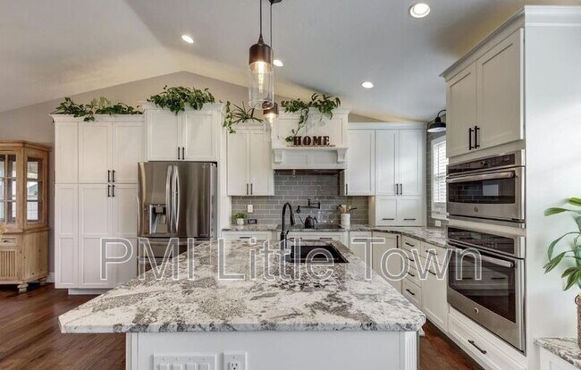 Building Photo - 16681 Martingale Dr