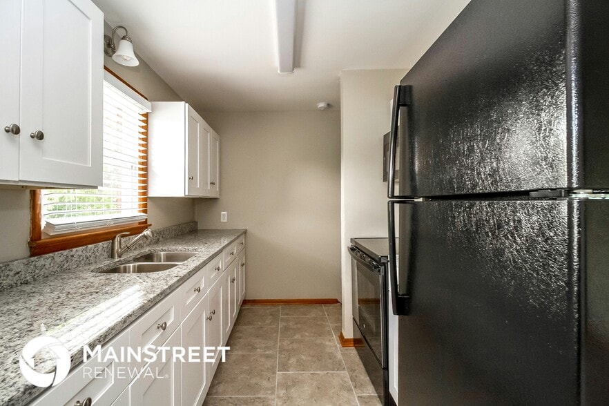 Building Photo - 2320 Embassy Ln