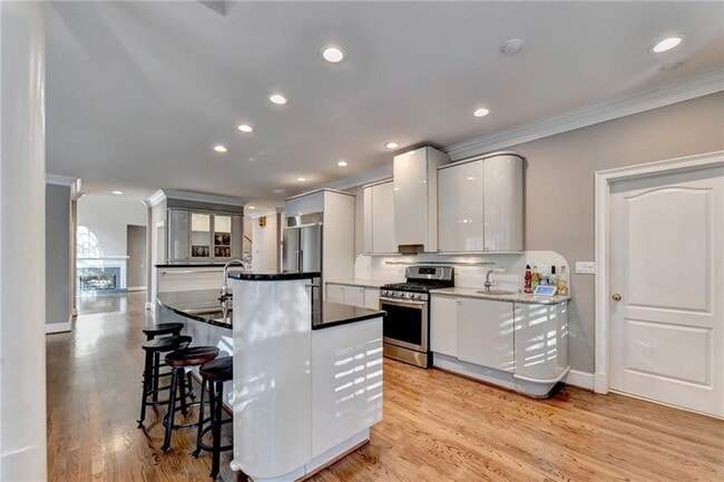 Building Photo - 3871 River Mansion Dr NW