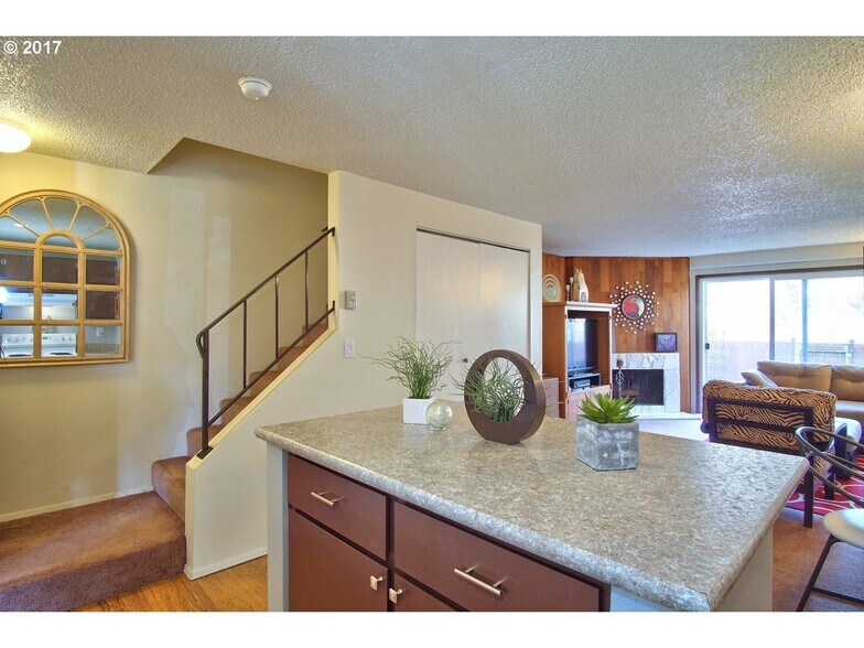 Primary Photo - 3875 NW Chemult Pl