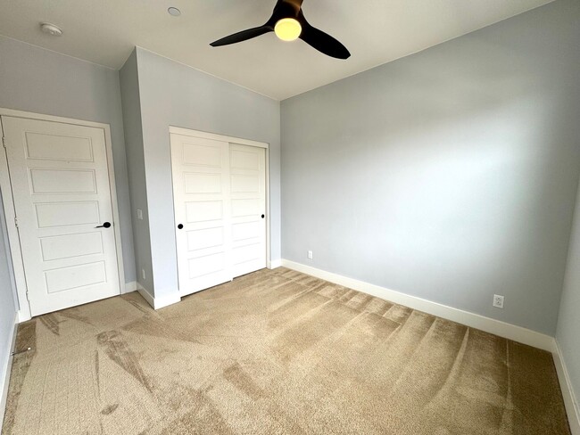Building Photo - Beautiful 4Bd/3Ba Spacious Home in Costa M...