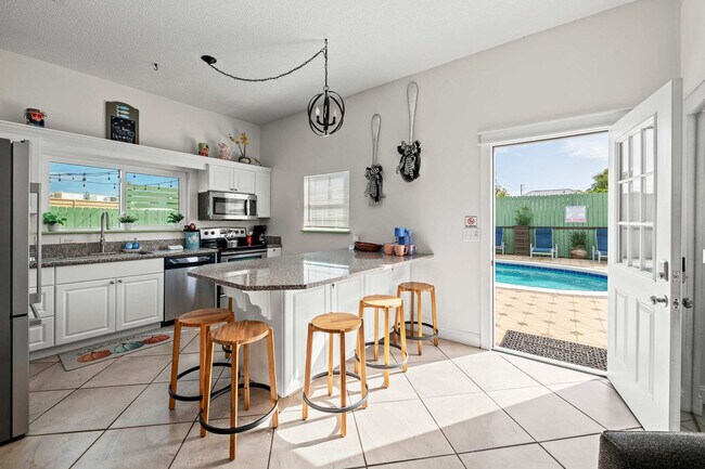 Building Photo - 4431 Luke Ave