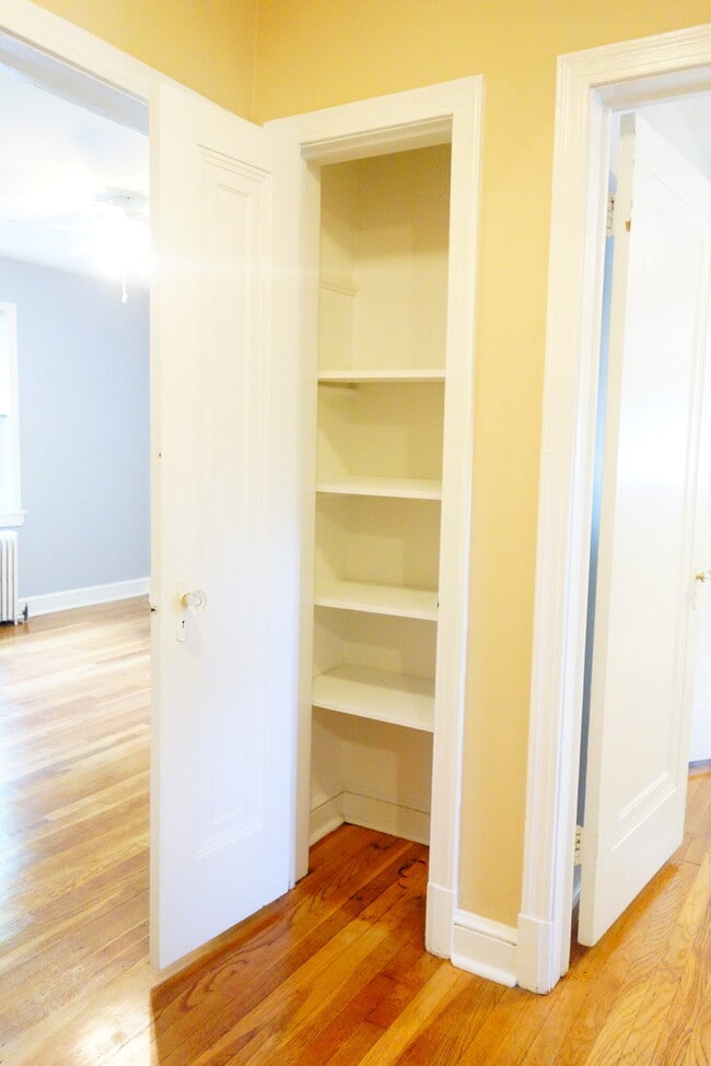 Building Photo - 8409 Greenwood Ave