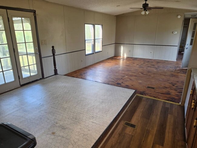 Building Photo - 231 Melody Ln