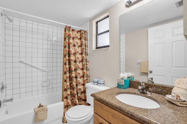 Building Photo - 600 Neapolitan Way