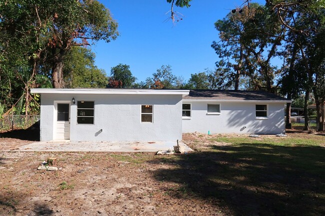Building Photo - 7160 Lenape Cir