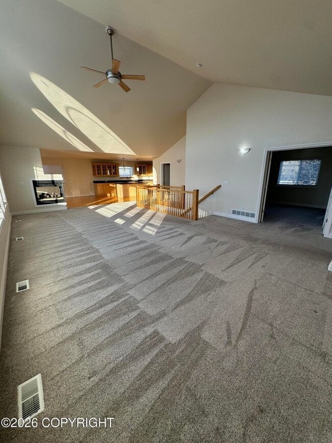 Building Photo - Stunning home in Goldenview