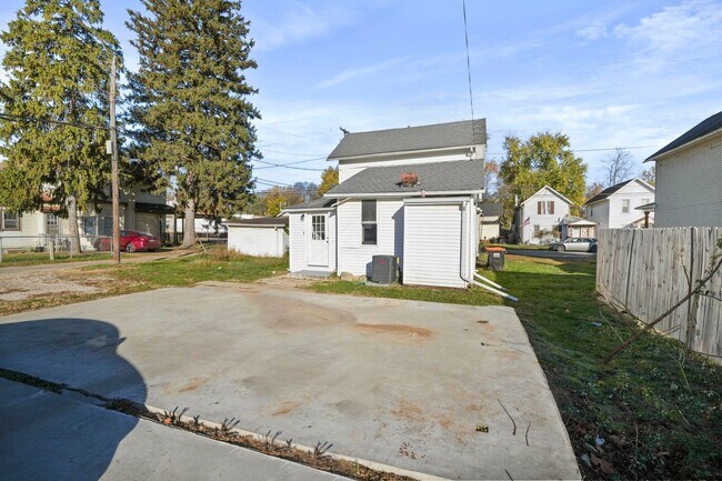 Building Photo - AVAILABLE IN DECEMBER